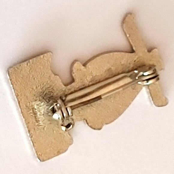 Vintage Sunshine Village Ski Resort Banff Alberta PIN YETI on Skis - Picture 2 of 2